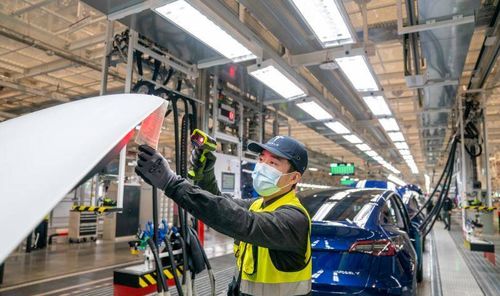 馬斯克旗下車企大幅提高工人工資，員工月薪有望破萬(wàn)引發(fā)行業(yè)熱議