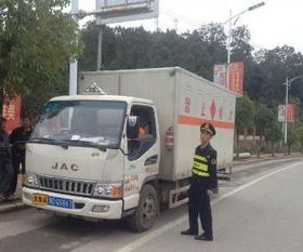 長(zhǎng)順縣交通局開展危險(xiǎn)貨物運(yùn)輸安全生產(chǎn)大檢查，筑牢道路貨物運(yùn)輸安全防線