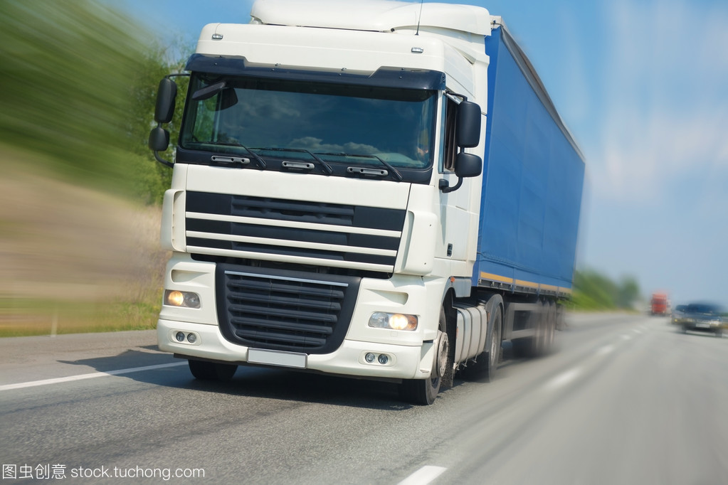 道路上的巨無霸 解析道路貨物運(yùn)輸中的大拖車